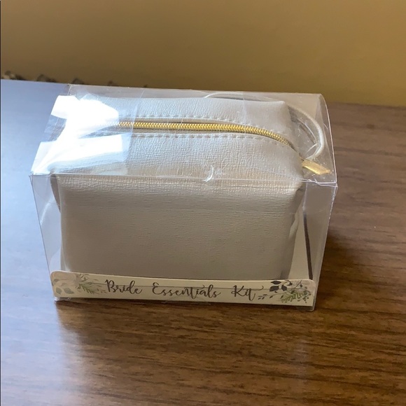 “Bride essentials kit” - Picture 1 of 2